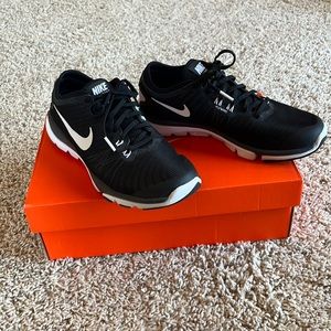 Nike Flywire Training Tennis Shoe